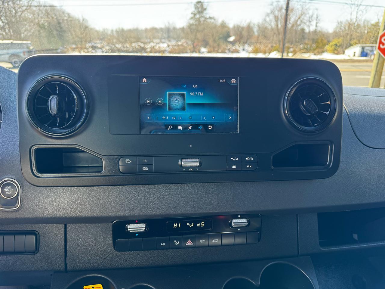 Mercedes-Benz Sprinter Van 2500 Standard Roof I4 Diesel 144" RWD 2024