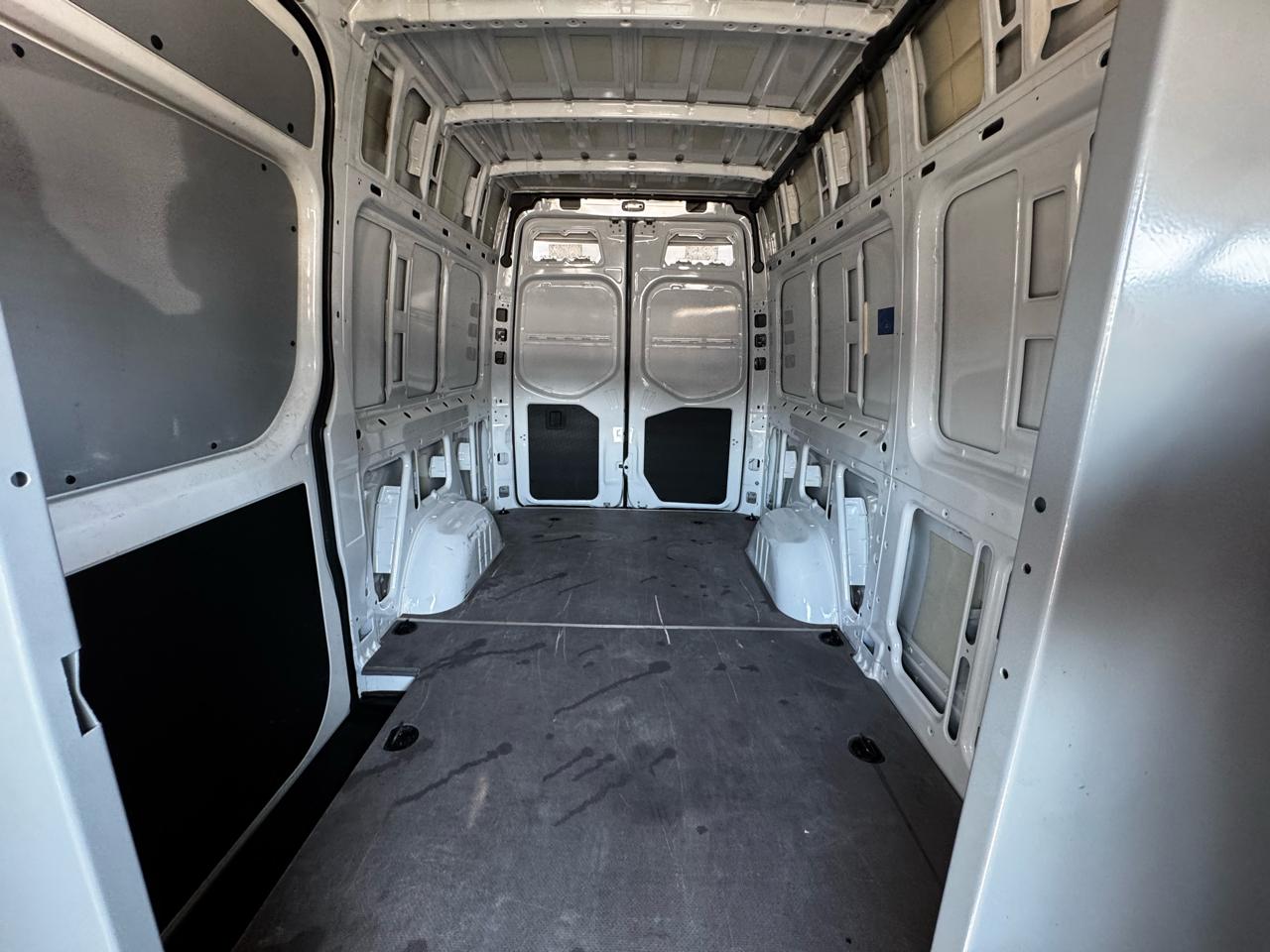 Mercedes-Benz Sprinter Van 2500 Standard Roof I4 Diesel 144" RWD 2024