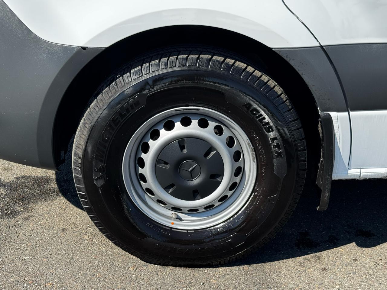 Mercedes-Benz Sprinter Van 2500 Standard Roof I4 Diesel 144" RWD 2024