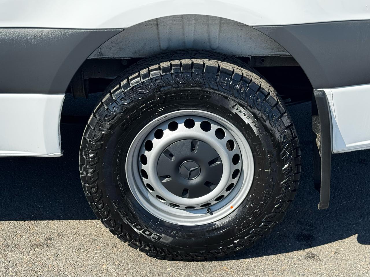 Mercedes-Benz Sprinter Van 2500 Standard Roof I4 Diesel 144" RWD 2024