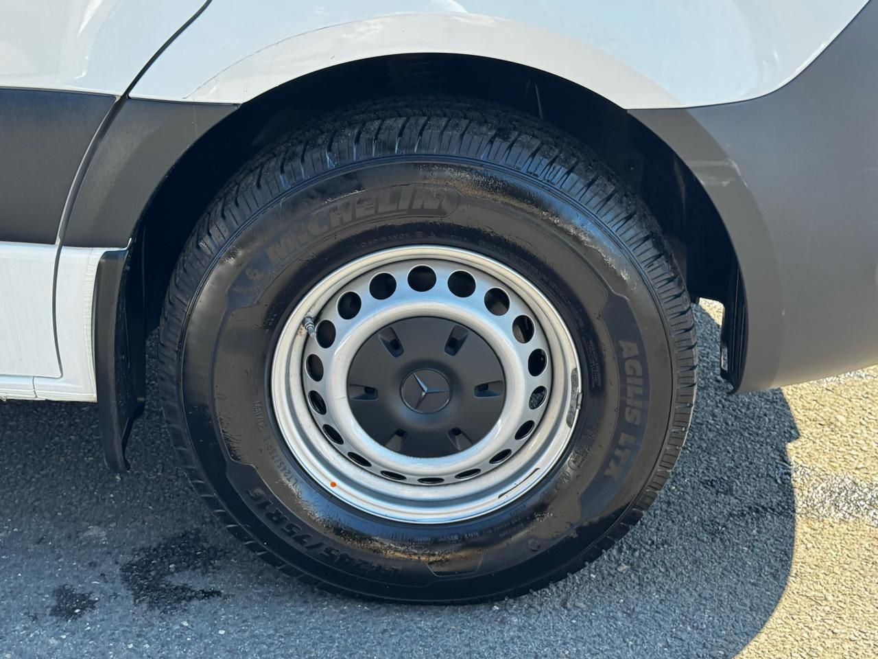 Mercedes-Benz Sprinter Van 2500 Standard Roof I4 Diesel 144" RWD 2024