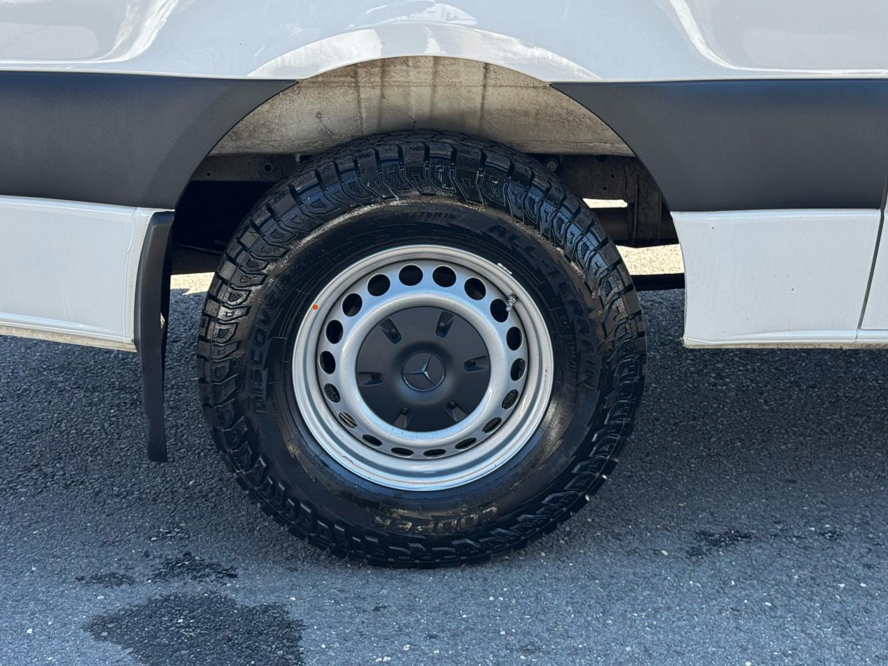 Mercedes-Benz Sprinter Van 2500 Standard Roof I4 Diesel 144" RWD 2024