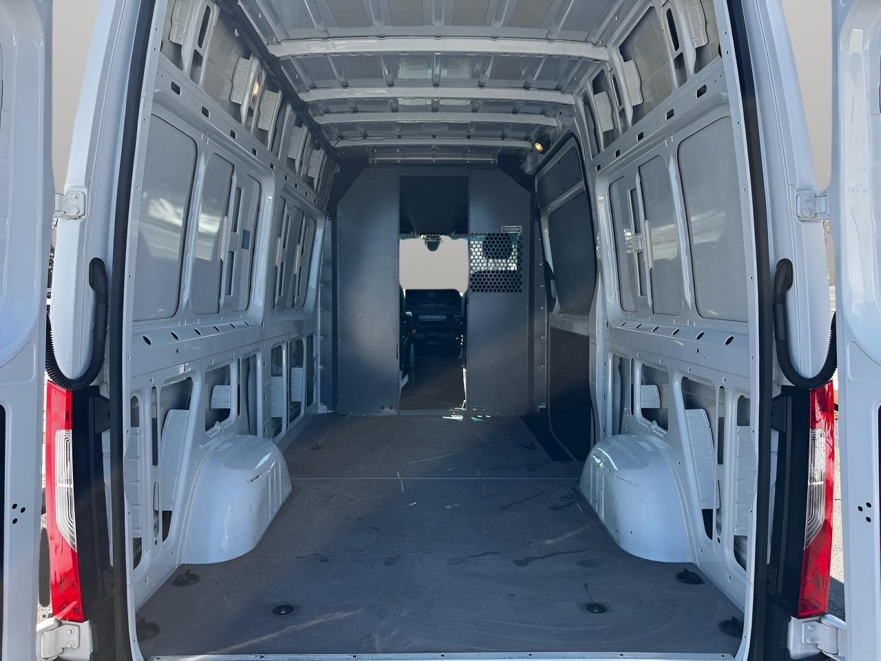 Mercedes-Benz Sprinter Van 2500 Standard Roof I4 Diesel 144" RWD 2024