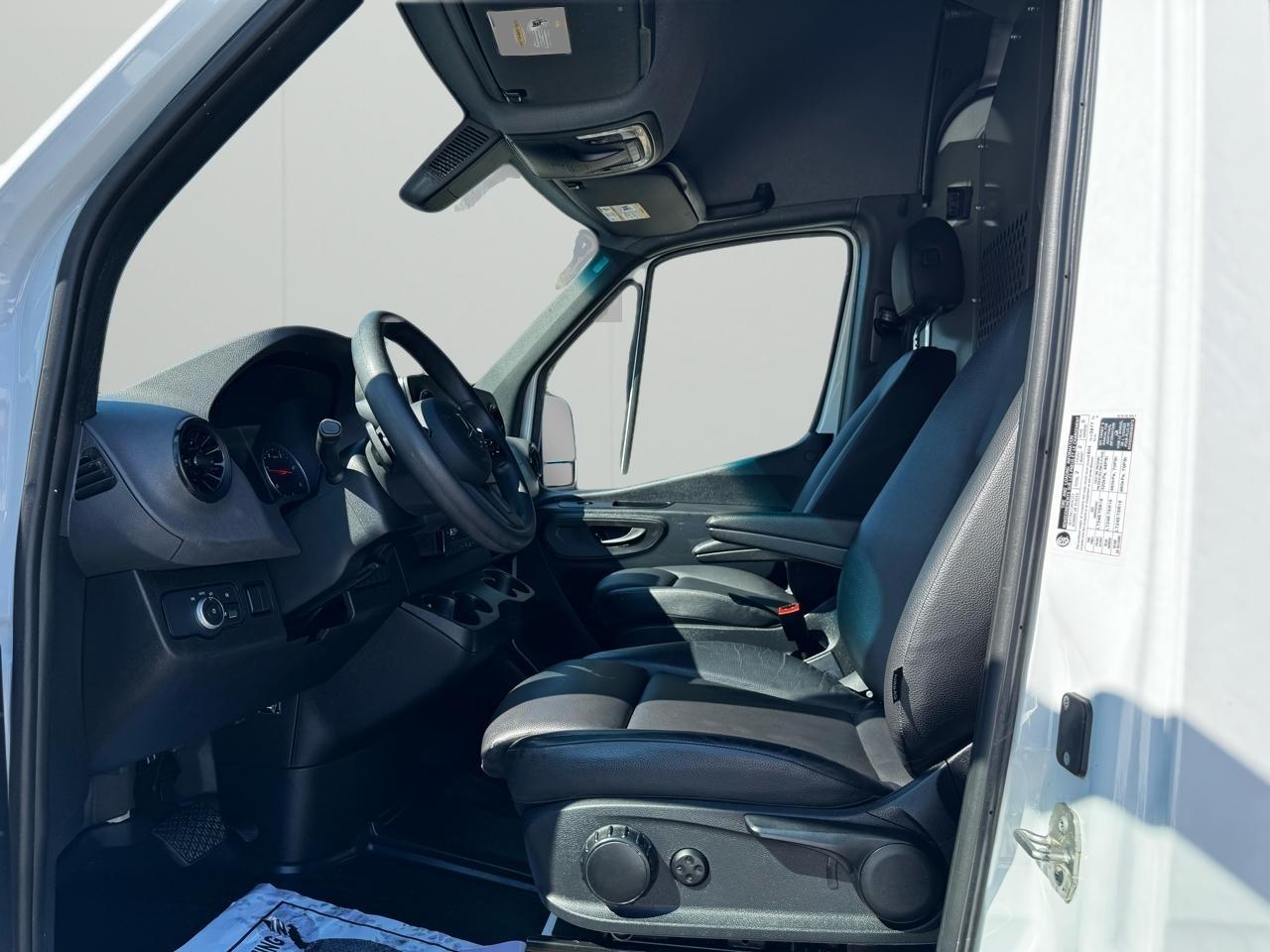 Mercedes-Benz Sprinter Van 2500 Standard Roof I4 Diesel 144" RWD 2024