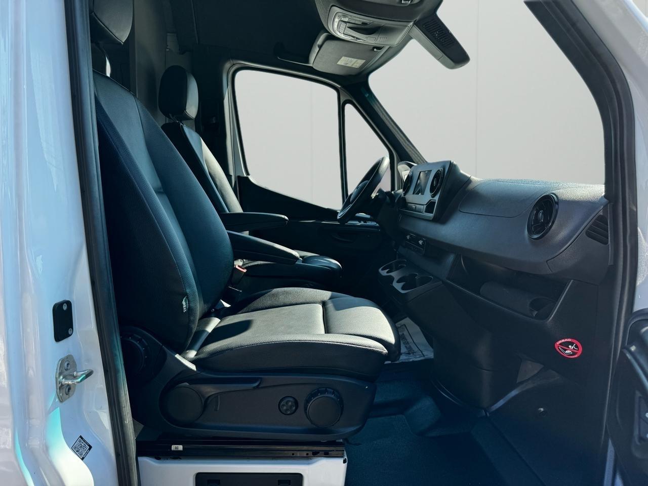 Mercedes-Benz Sprinter Van 2500 Standard Roof I4 Diesel 144" RWD 2024