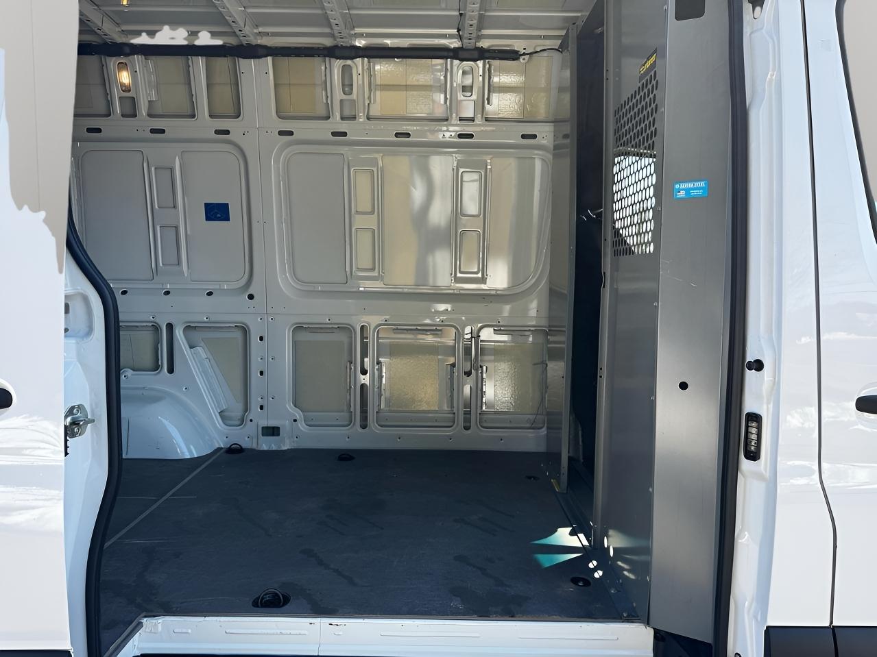 Mercedes-Benz Sprinter Van 2500 Standard Roof I4 Diesel 144" RWD 2024