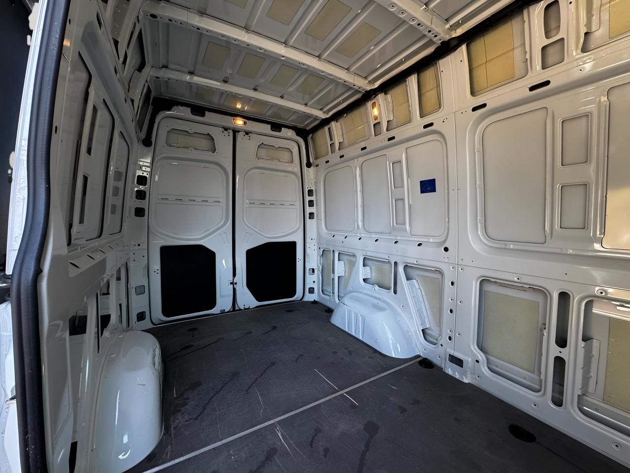 Mercedes-Benz Sprinter Van 2500 Standard Roof I4 Diesel 144" RWD 2024