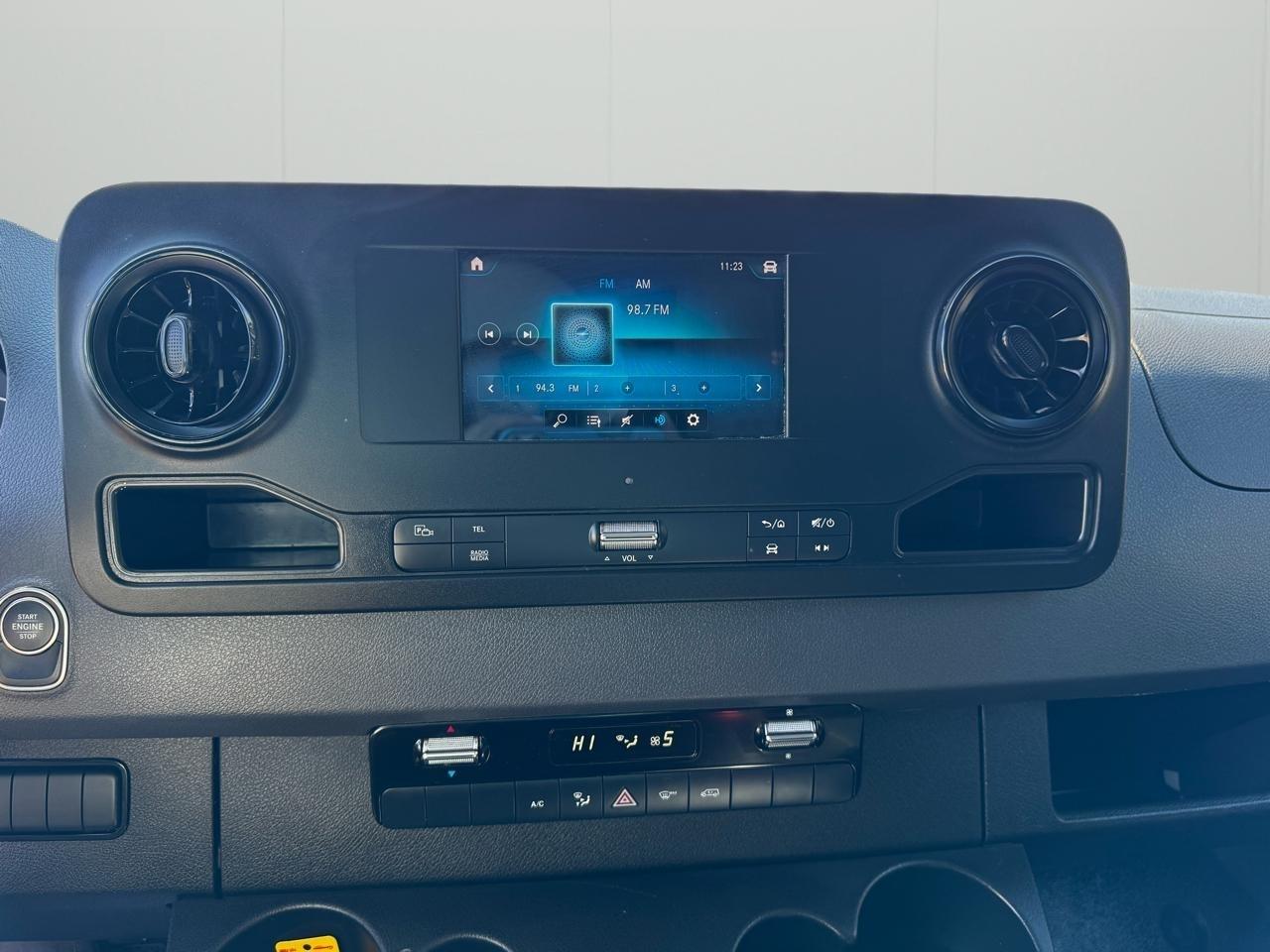 Mercedes-Benz Sprinter Van 2500 Standard Roof I4 Diesel 144" RWD 2024