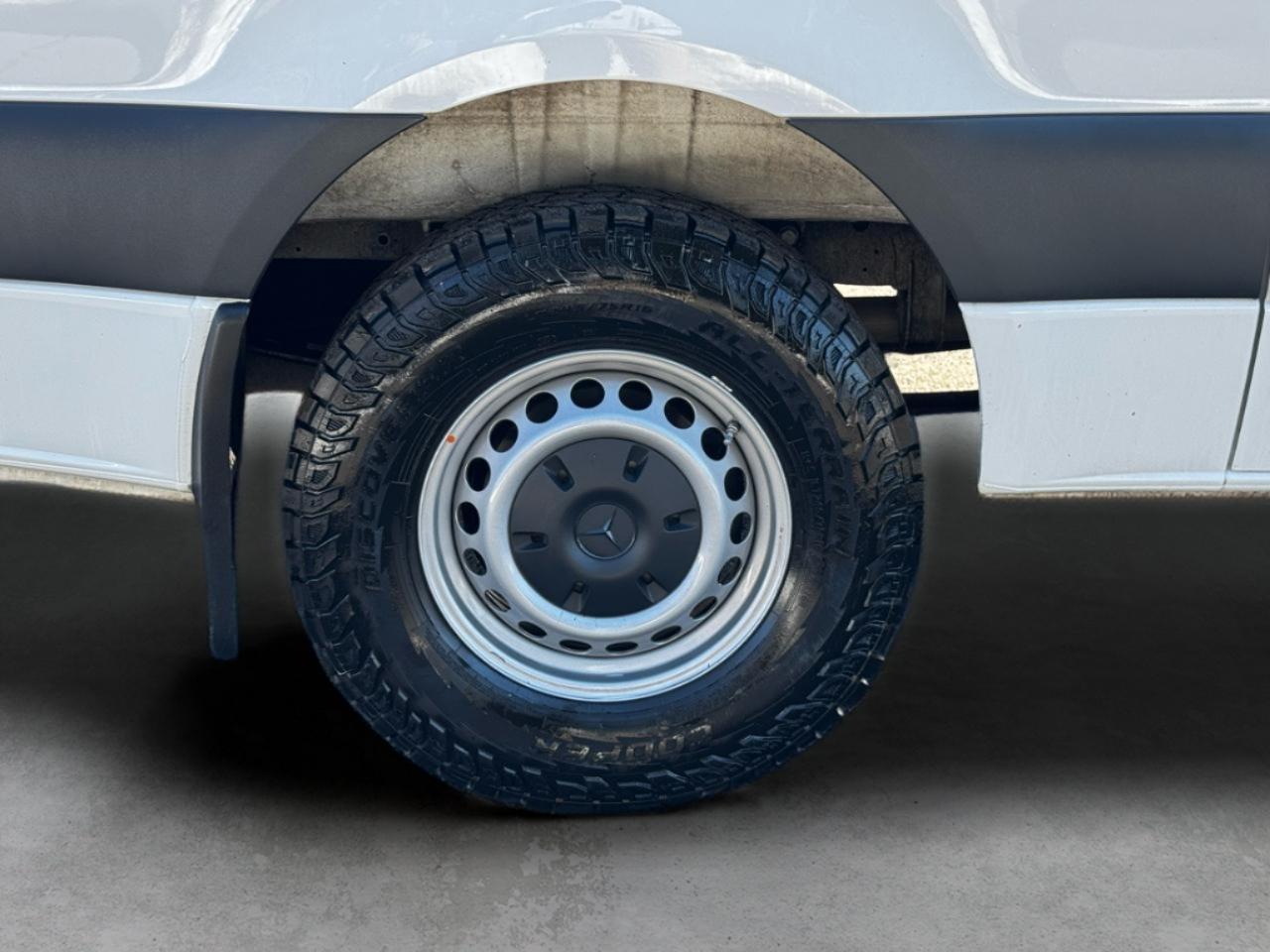 Mercedes-Benz Sprinter Van 2500 Standard Roof I4 Diesel 144" RWD 2024