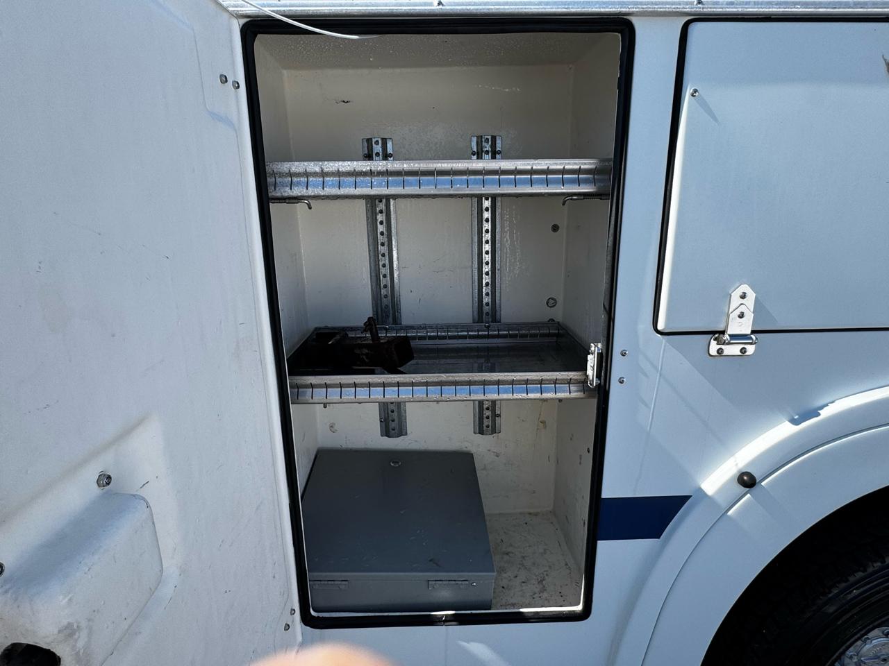 Ford Super Duty F-550 DRW XLT 2WD Reg Cab 169" WB 84" CA 2017