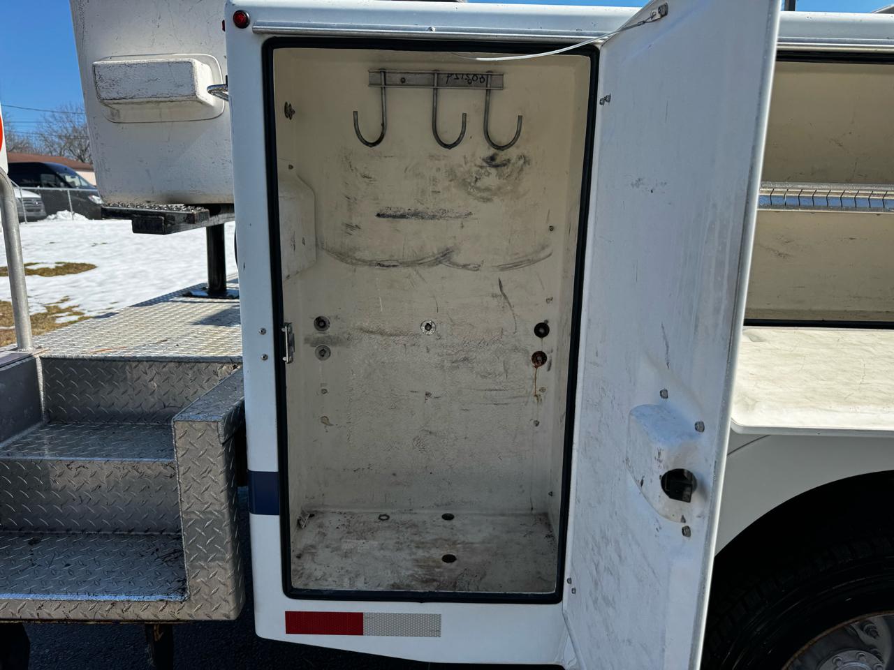 Ford Super Duty F-550 DRW XLT 2WD Reg Cab 169" WB 84" CA 2017