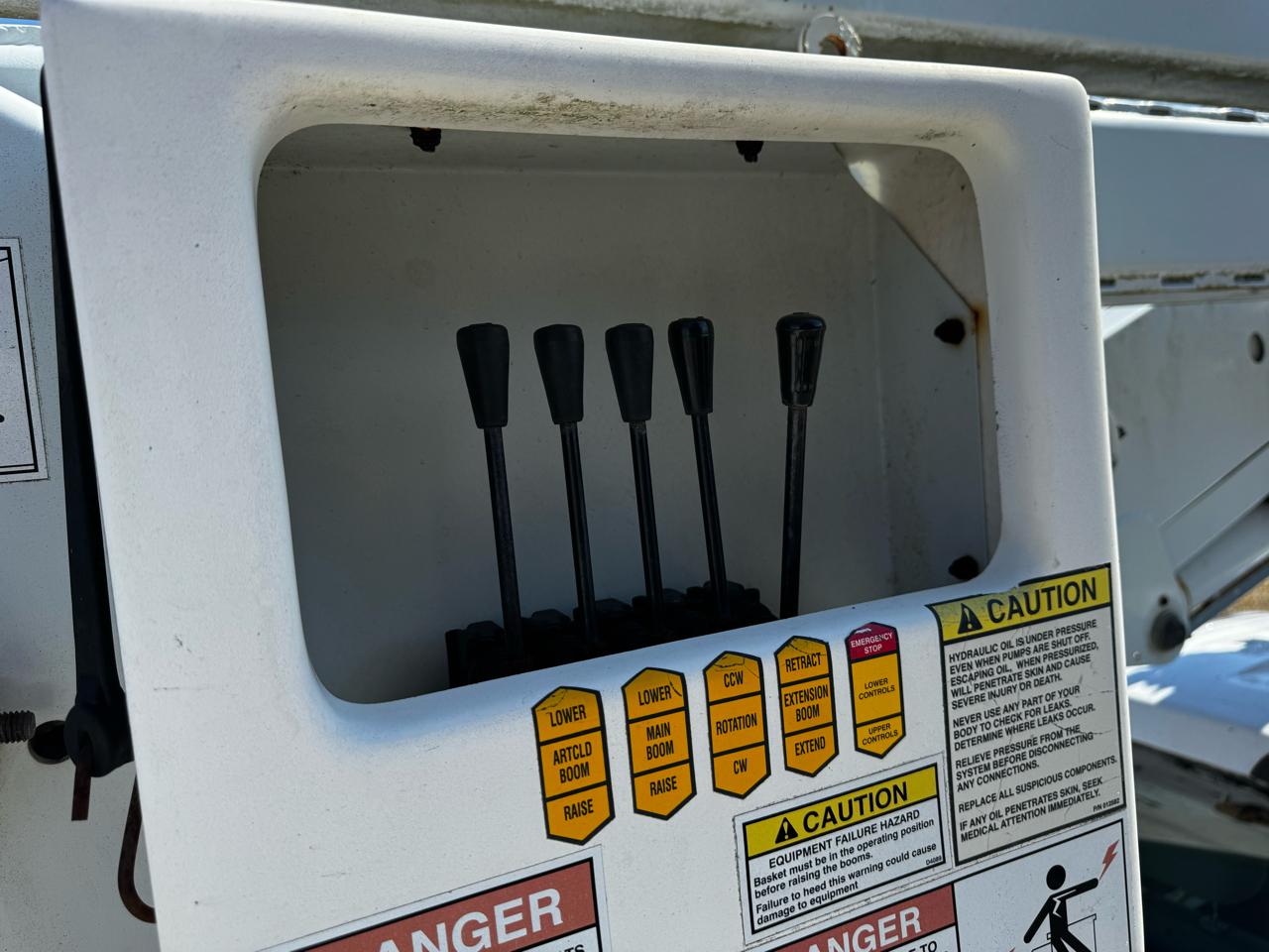 Ford Super Duty F-550 DRW XLT 2WD Reg Cab 169" WB 84" CA 2017