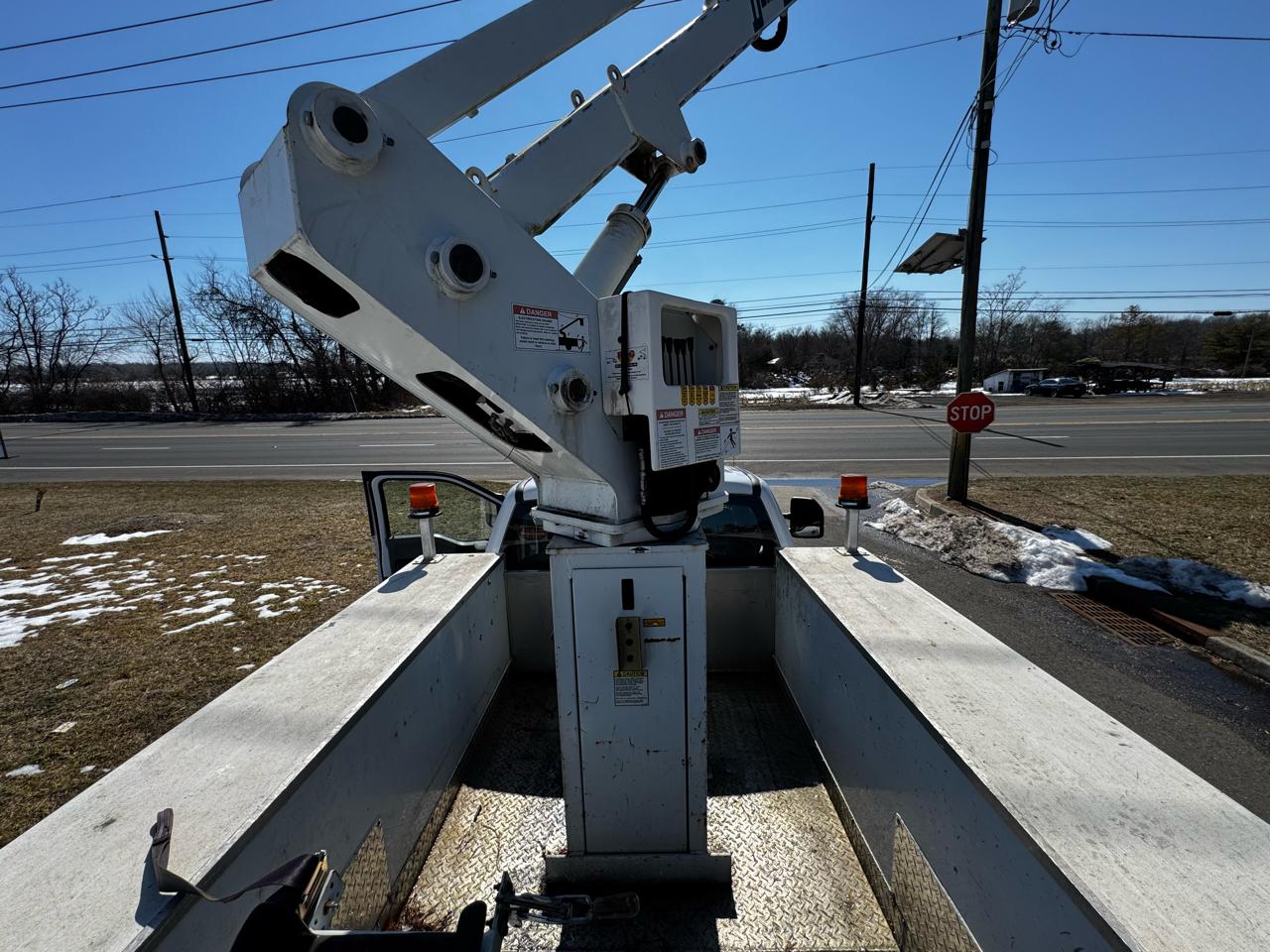 Ford Super Duty F-550 DRW XLT 2WD Reg Cab 169" WB 84" CA 2017