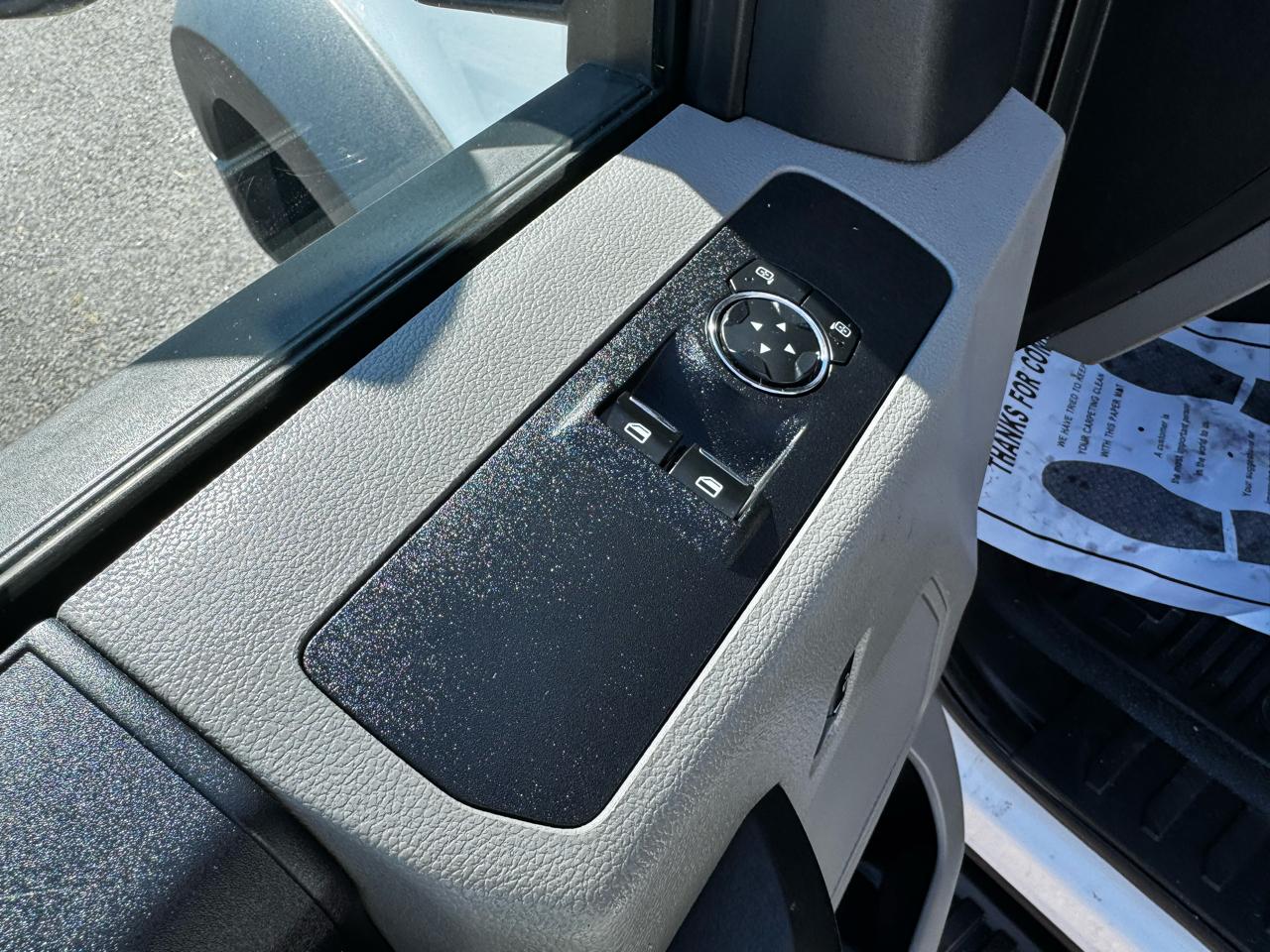 Ford Super Duty F-550 DRW XLT 2WD Reg Cab 169" WB 84" CA 2017