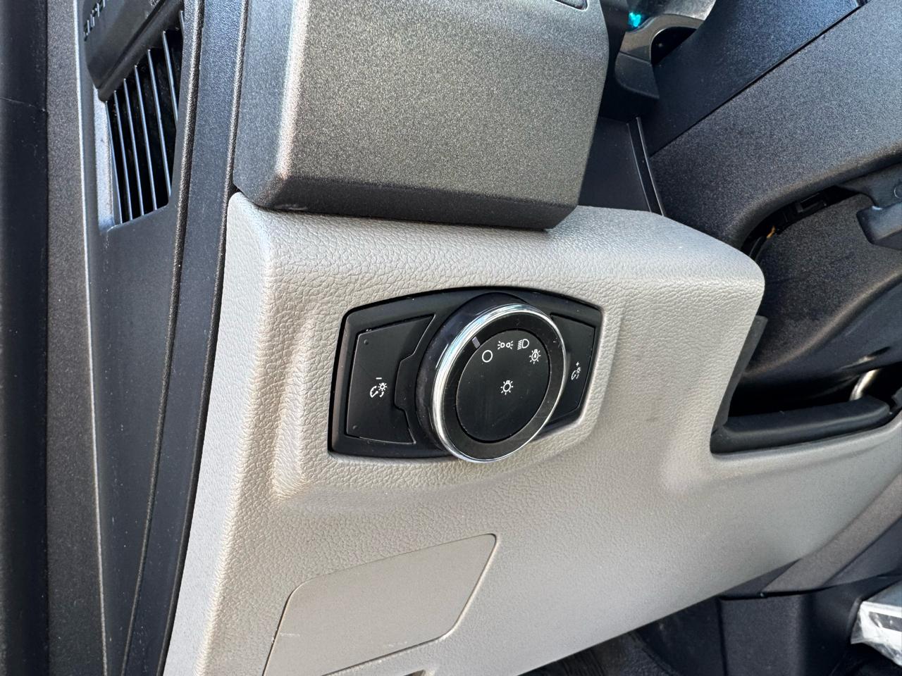 Ford Super Duty F-550 DRW XLT 2WD Reg Cab 169" WB 84" CA 2017