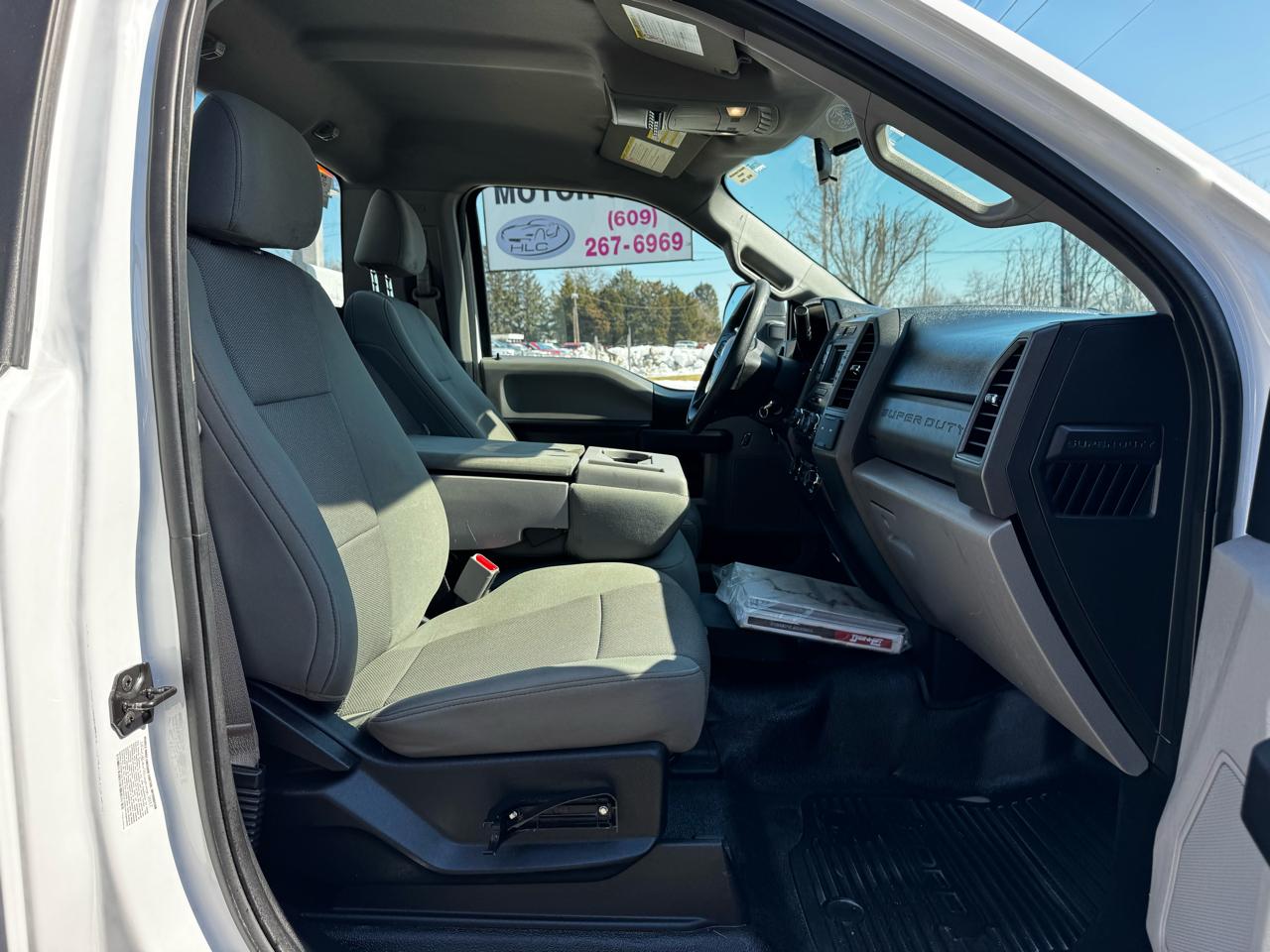 Ford Super Duty F-550 DRW XLT 2WD Reg Cab 169" WB 84" CA 2017