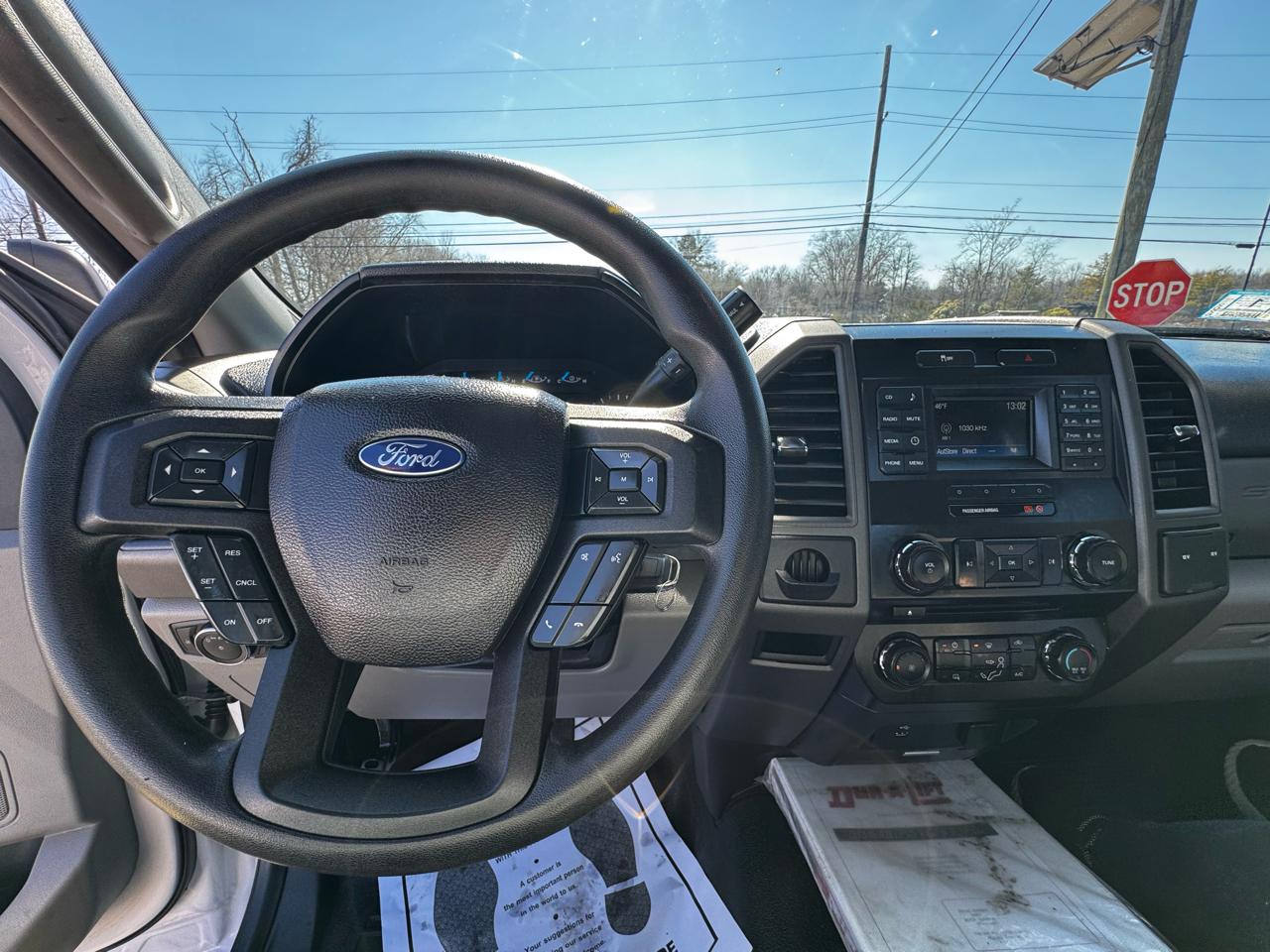 Ford Super Duty F-550 DRW XLT 2WD Reg Cab 169" WB 84" CA 2017