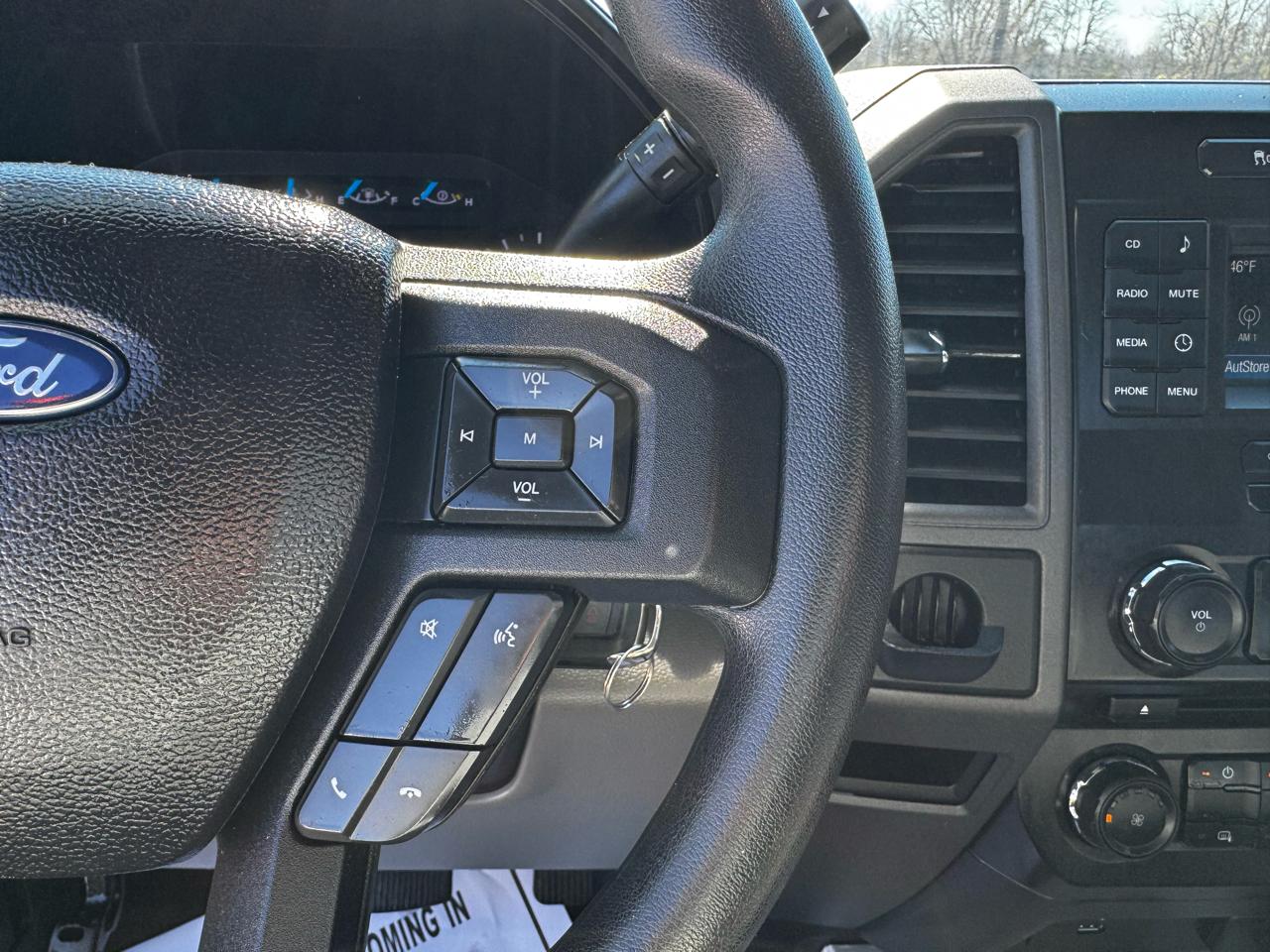 Ford Super Duty F-550 DRW XLT 2WD Reg Cab 169" WB 84" CA 2017