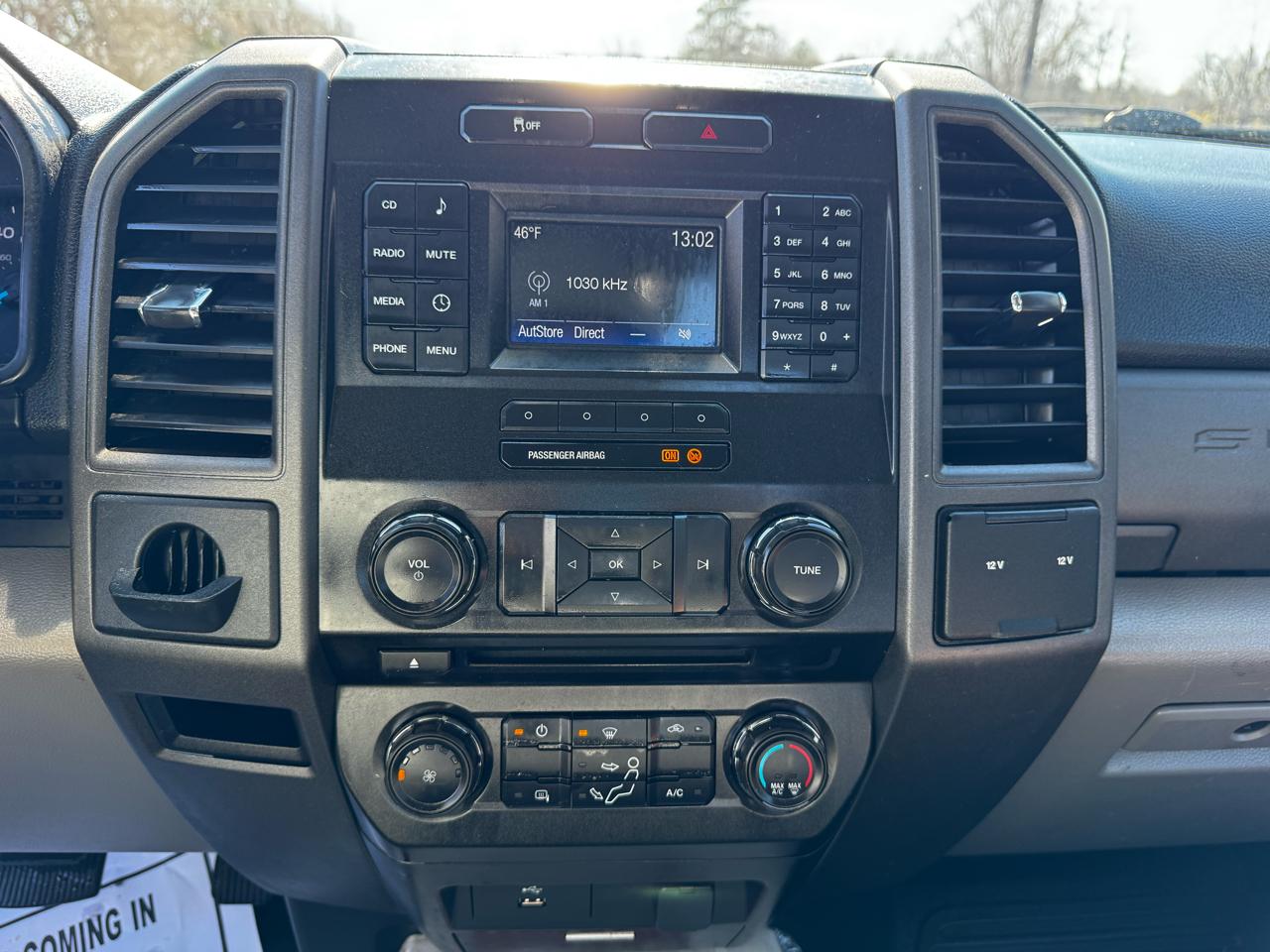 Ford Super Duty F-550 DRW XLT 2WD Reg Cab 169" WB 84" CA 2017