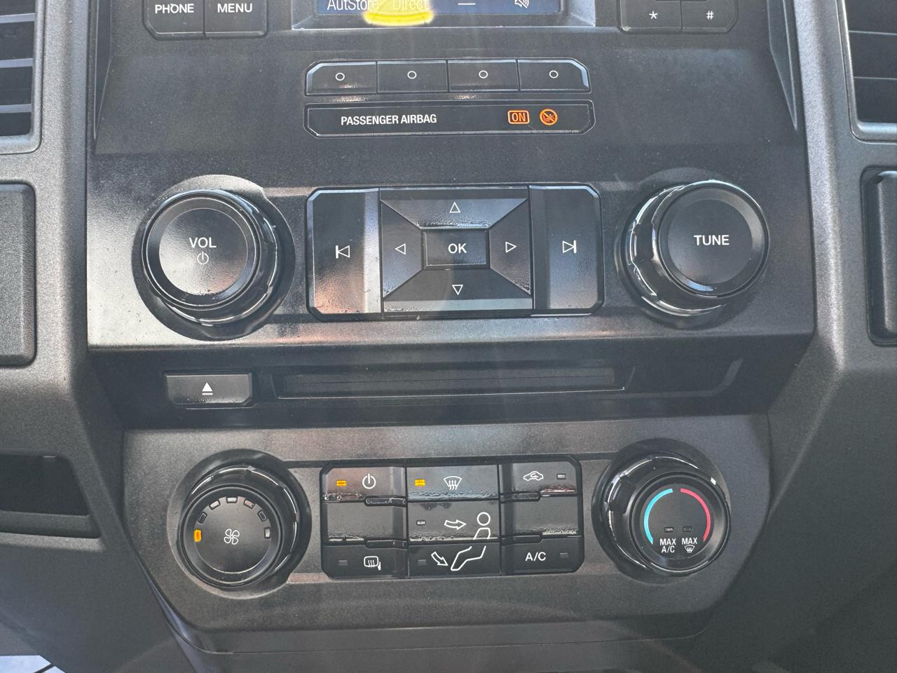 Ford Super Duty F-550 DRW XLT 2WD Reg Cab 169" WB 84" CA 2017