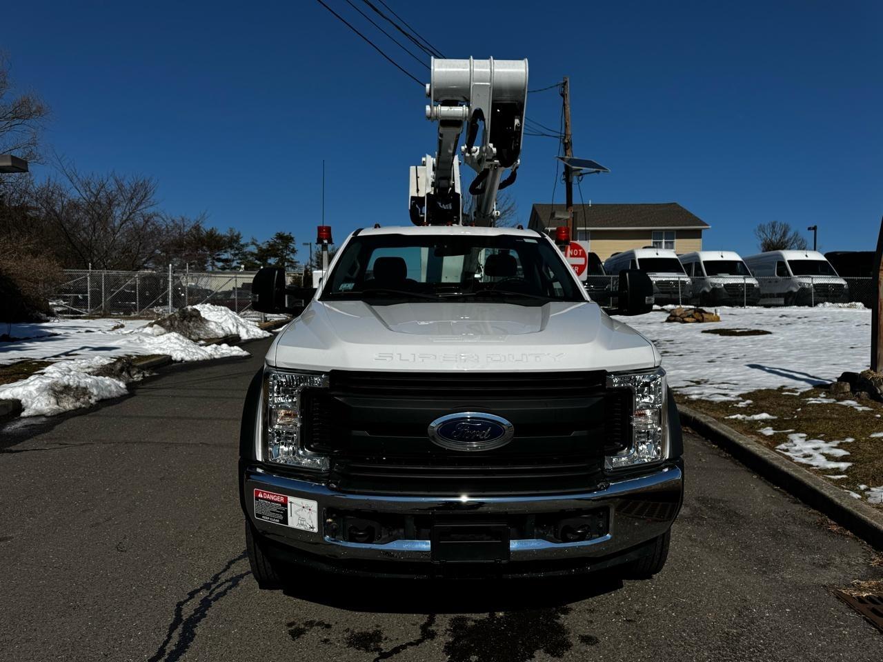 Ford Super Duty F-550 DRW XLT 2WD Reg Cab 169" WB 84" CA 2017