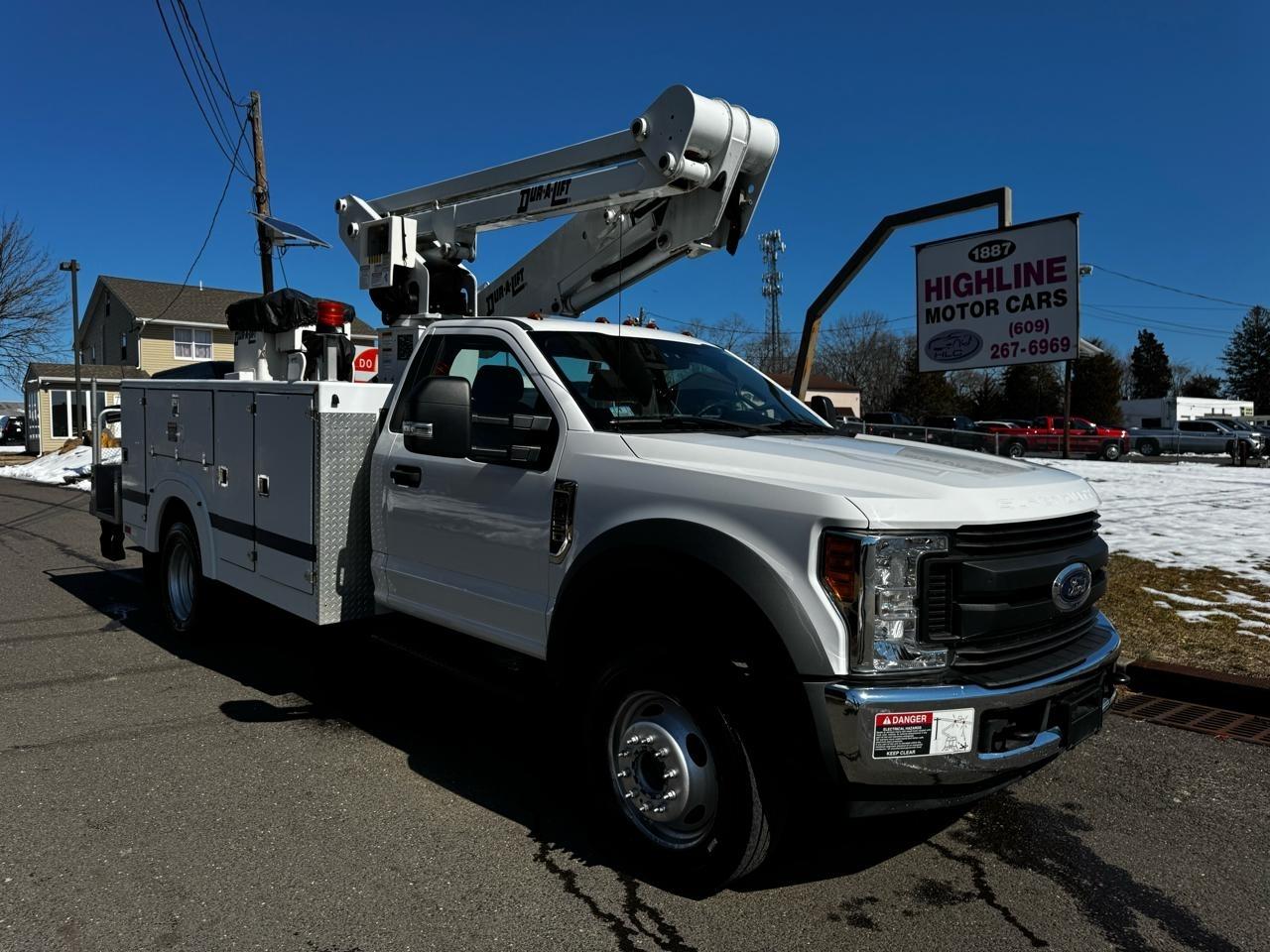 Ford Super Duty F-550 DRW XLT 2WD Reg Cab 169" WB 84" CA 2017