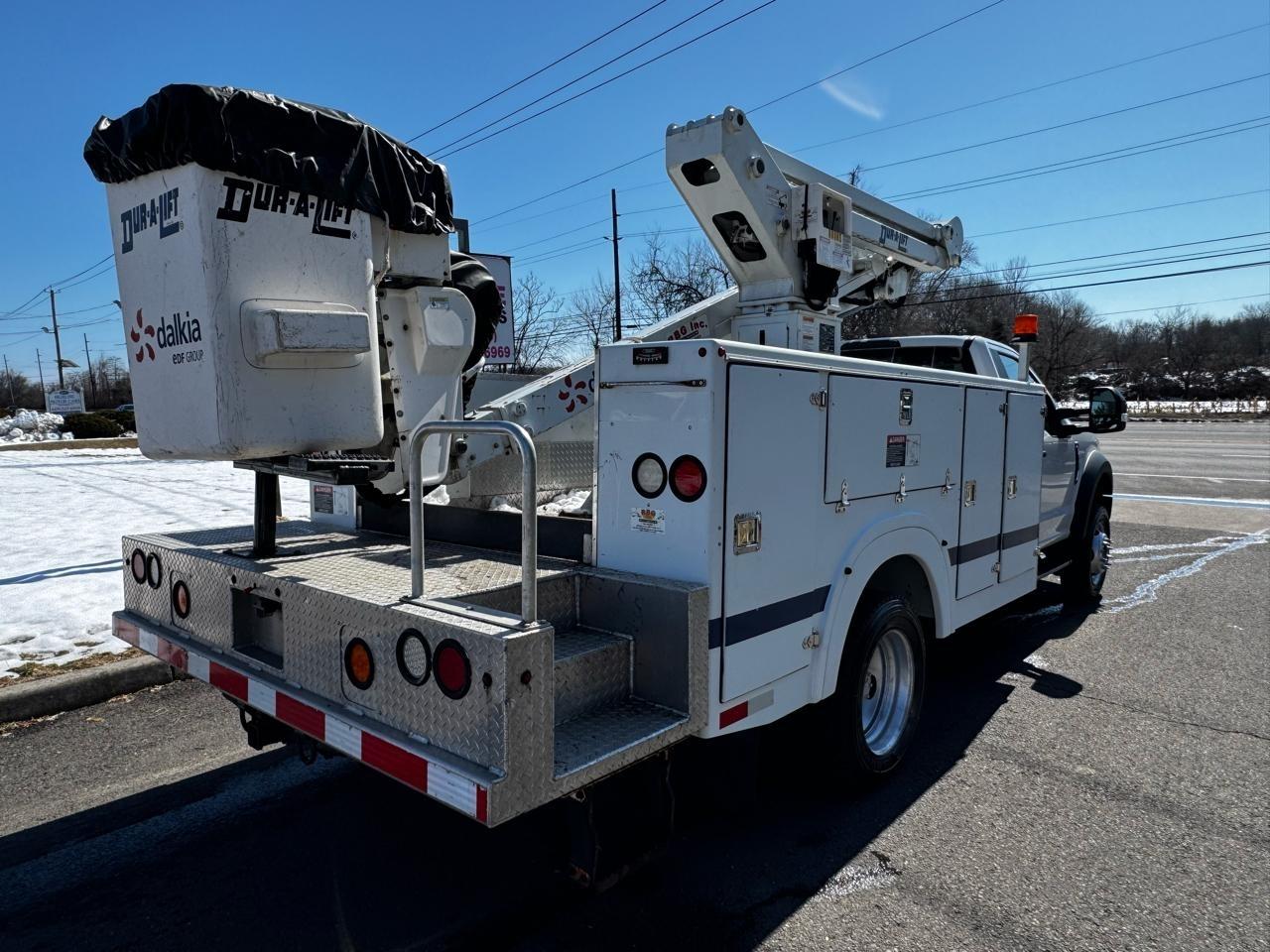 Ford Super Duty F-550 DRW XLT 2WD Reg Cab 169" WB 84" CA 2017