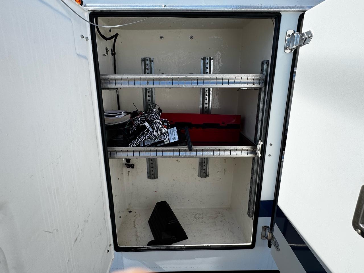 Ford Super Duty F-550 DRW XLT 2WD Reg Cab 169" WB 84" CA 2017