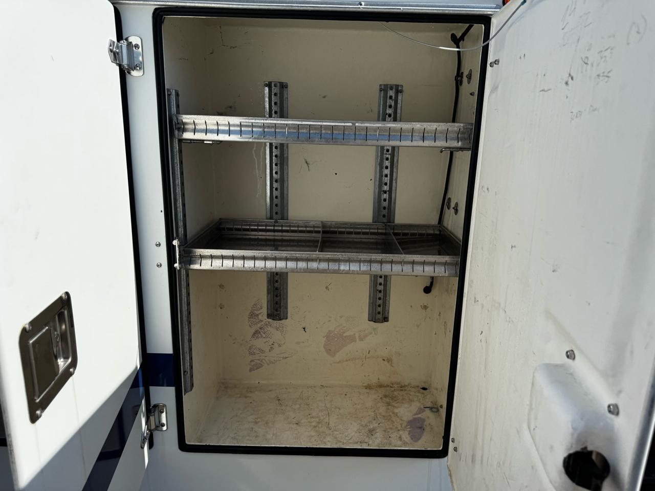 Ford Super Duty F-550 DRW XLT 2WD Reg Cab 169" WB 84" CA 2017