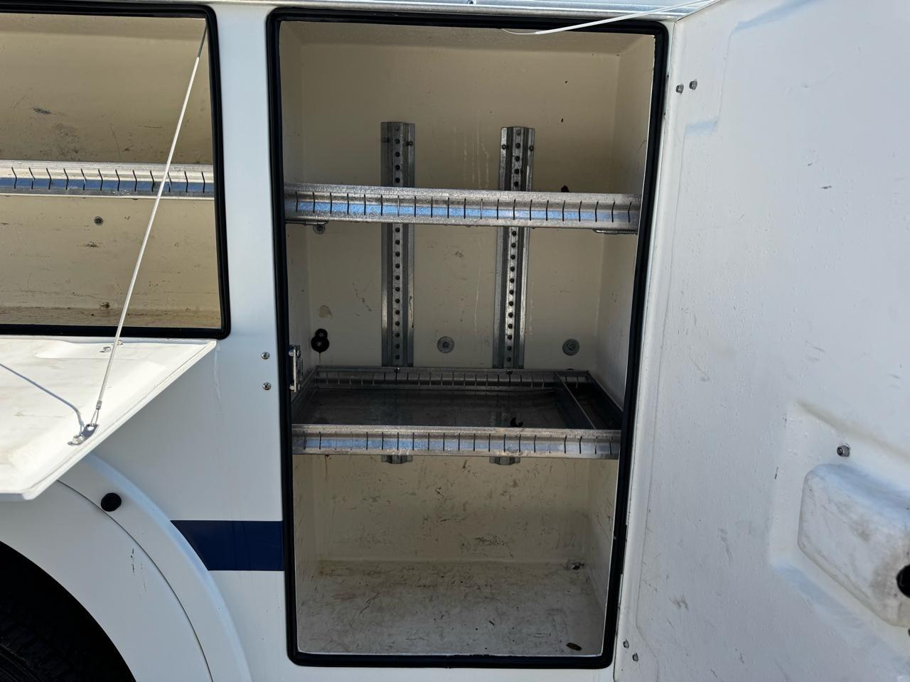 Ford Super Duty F-550 DRW XLT 2WD Reg Cab 169" WB 84" CA 2017