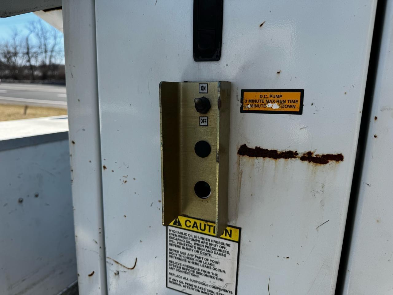 Ford Super Duty F-550 DRW XLT 2WD Reg Cab 169" WB 84" CA 2017