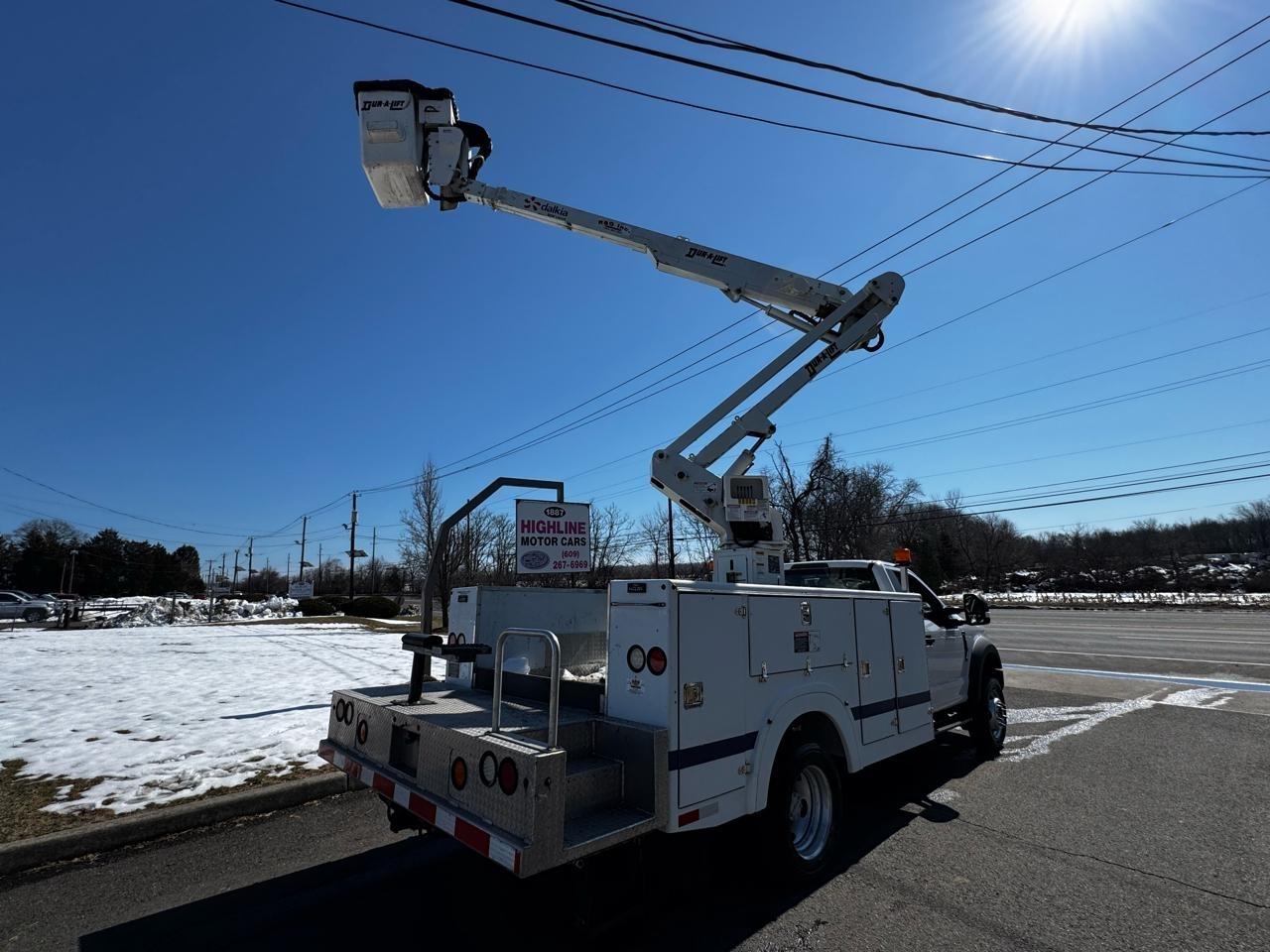 Ford Super Duty F-550 DRW XLT 2WD Reg Cab 169" WB 84" CA 2017