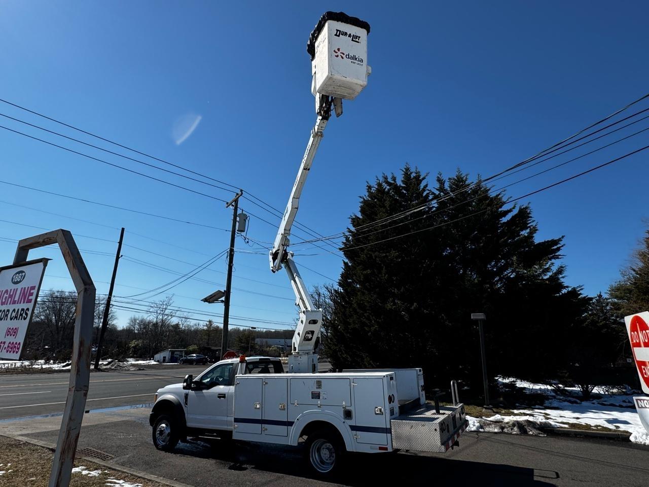 Ford Super Duty F-550 DRW XLT 2WD Reg Cab 169" WB 84" CA 2017