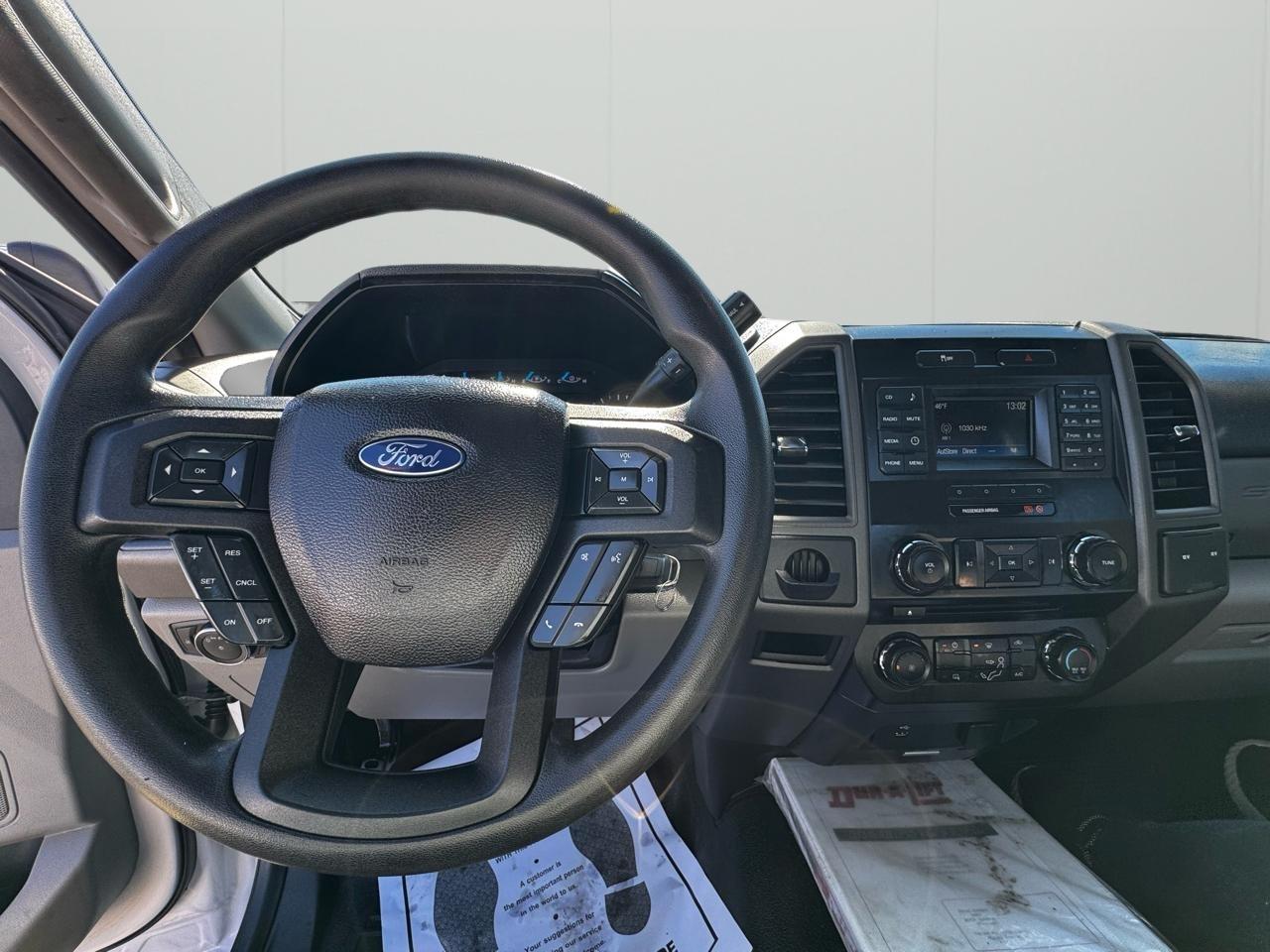 Ford Super Duty F-550 DRW XLT 2WD Reg Cab 169" WB 84" CA 2017