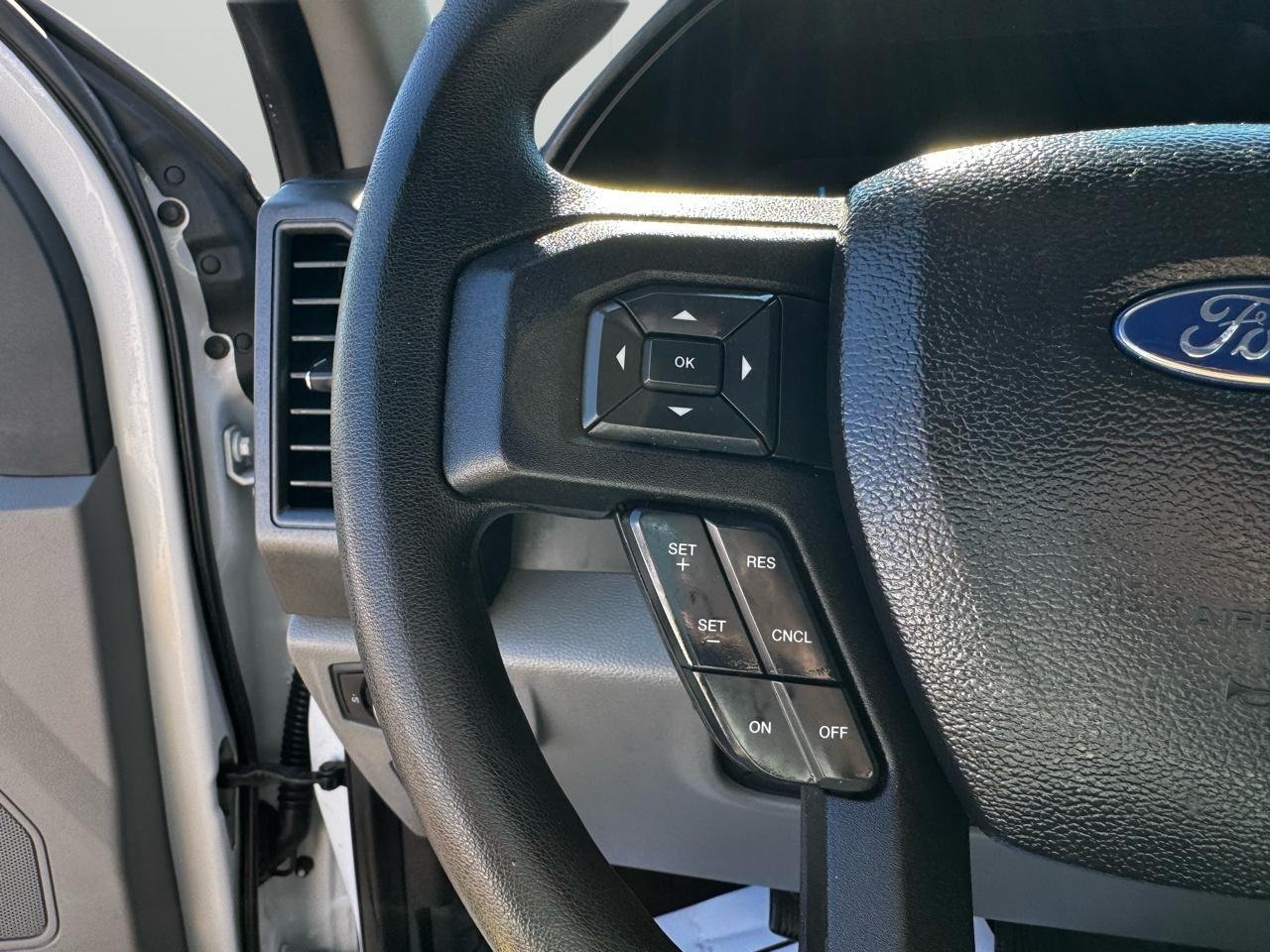 Ford Super Duty F-550 DRW XLT 2WD Reg Cab 169" WB 84" CA 2017