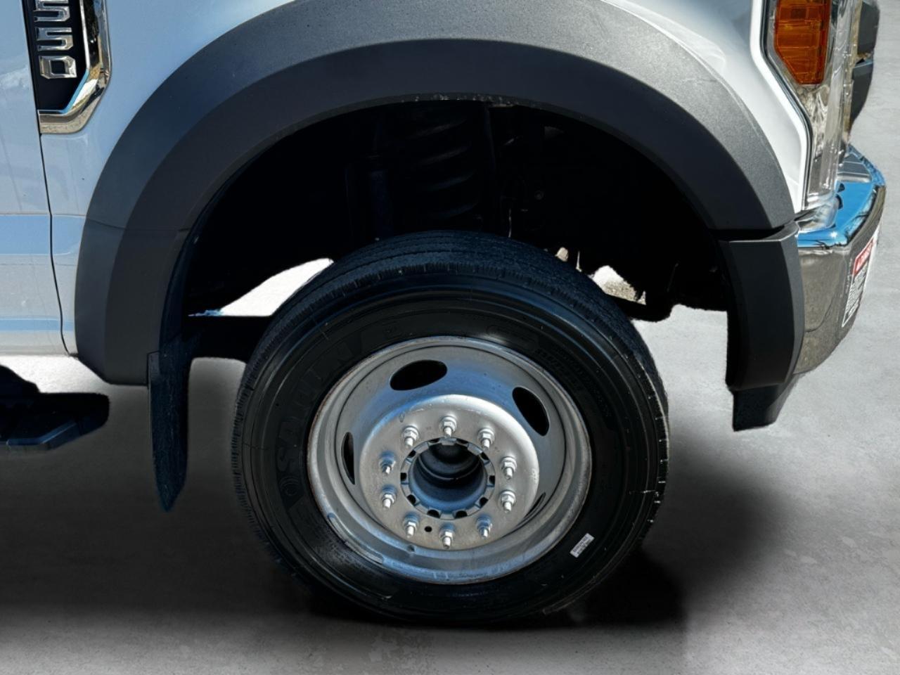 Ford Super Duty F-550 DRW XLT 2WD Reg Cab 169" WB 84" CA 2017