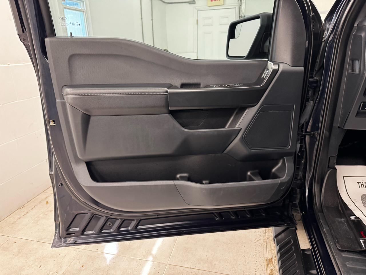 Ford F-150 Lariat 2WD SuperCrew 5.5' Box 2023