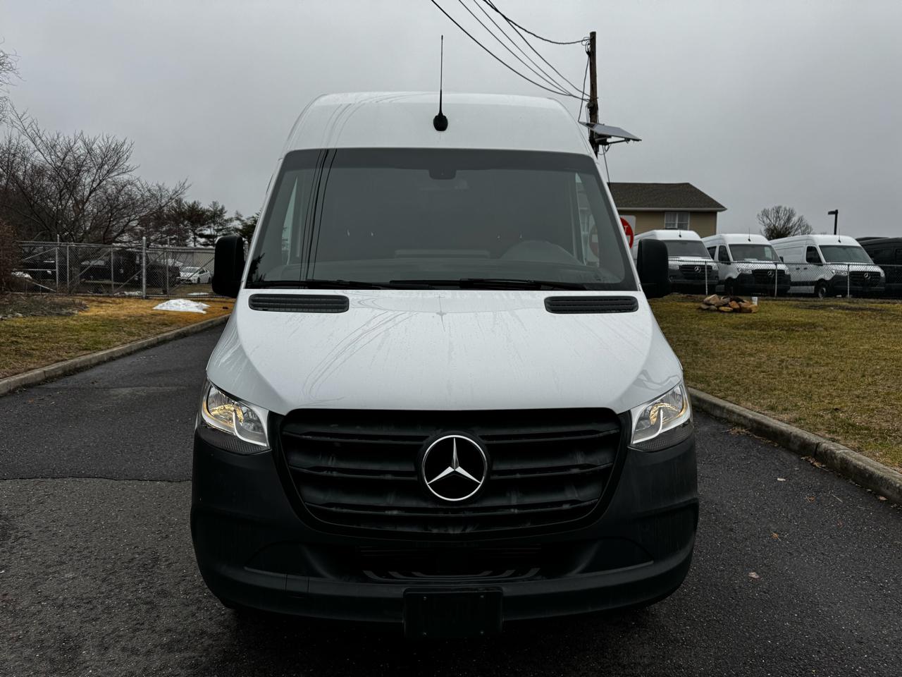Mercedes-Benz Sprinter Cargo Van 1500 Standard Roof I4 144" RWD 2021