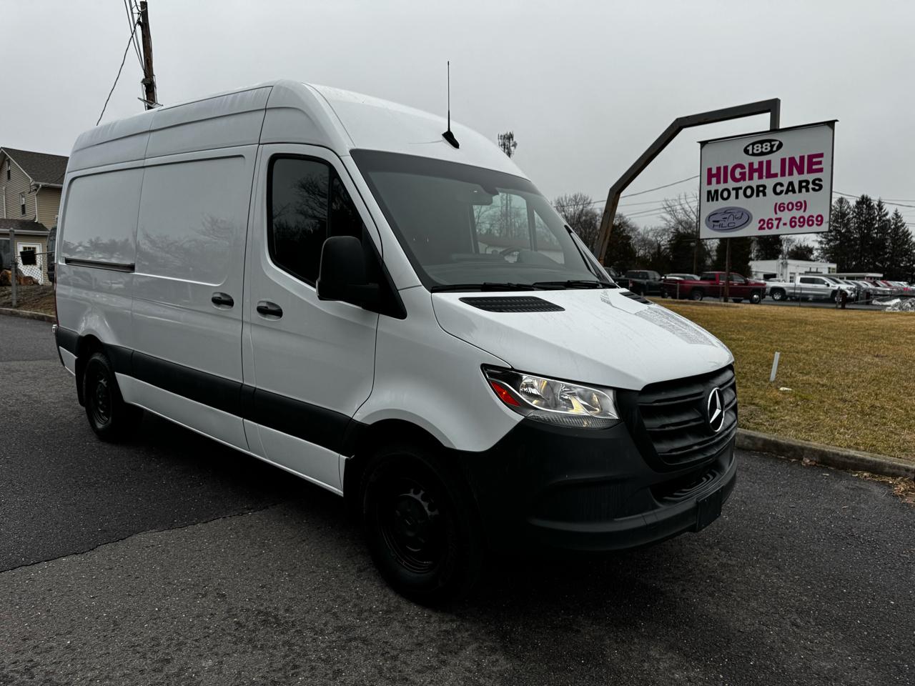 Mercedes-Benz Sprinter Cargo Van 1500 Standard Roof I4 144" RWD 2021