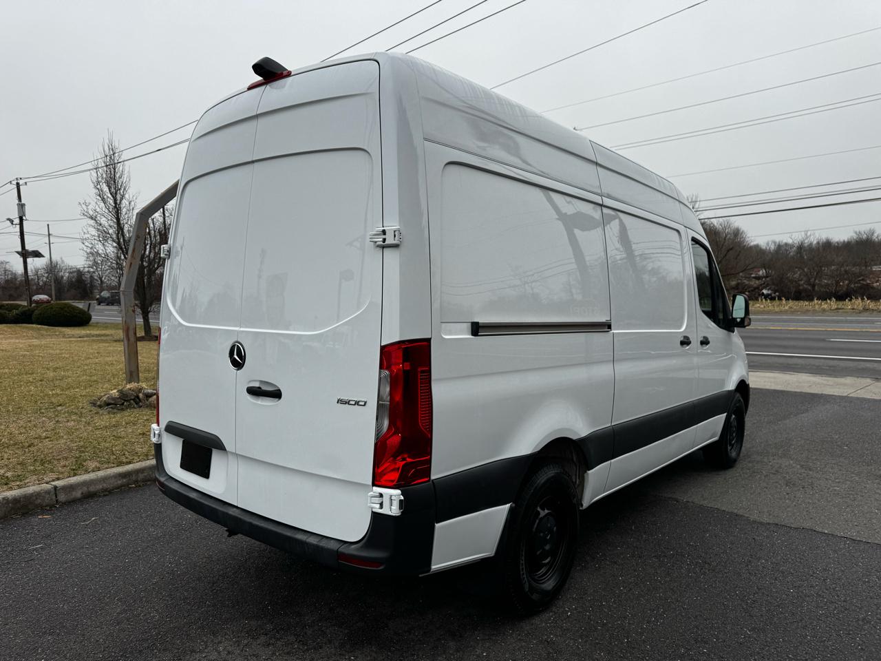 Mercedes-Benz Sprinter Cargo Van 1500 Standard Roof I4 144" RWD 2021