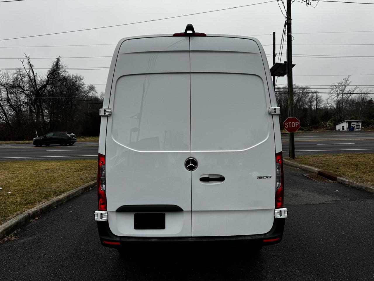 Mercedes-Benz Sprinter Cargo Van 1500 Standard Roof I4 144" RWD 2021