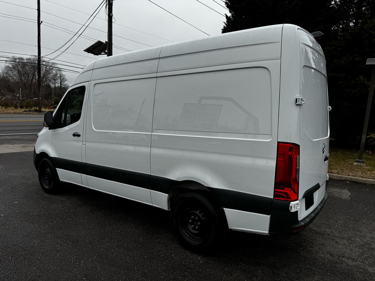 Mercedes-Benz Sprinter Cargo Van 1500 Standard Roof I4 144" RWD 2021