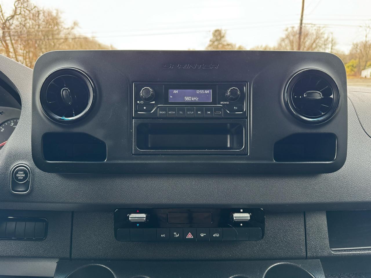 Mercedes-Benz Sprinter Cargo Van 1500 Standard Roof I4 144" RWD 2021