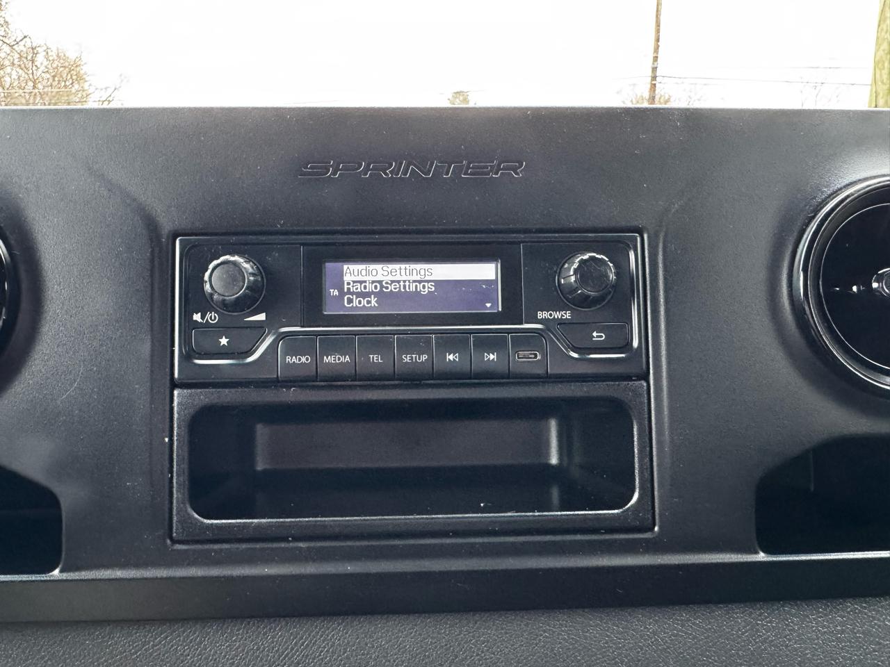 Mercedes-Benz Sprinter Cargo Van 1500 Standard Roof I4 144" RWD 2021