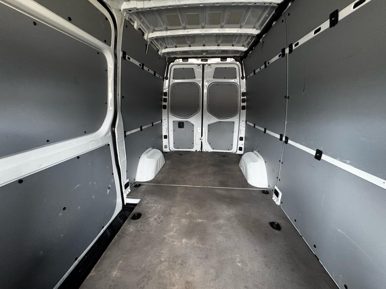 Mercedes-Benz Sprinter Cargo Van 1500 Standard Roof I4 144" RWD 2021