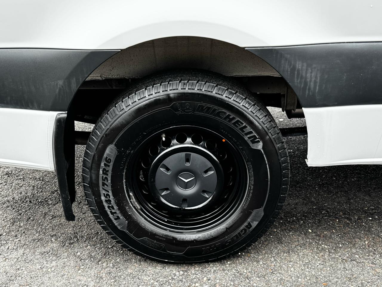 Mercedes-Benz Sprinter Cargo Van 1500 Standard Roof I4 144" RWD 2021