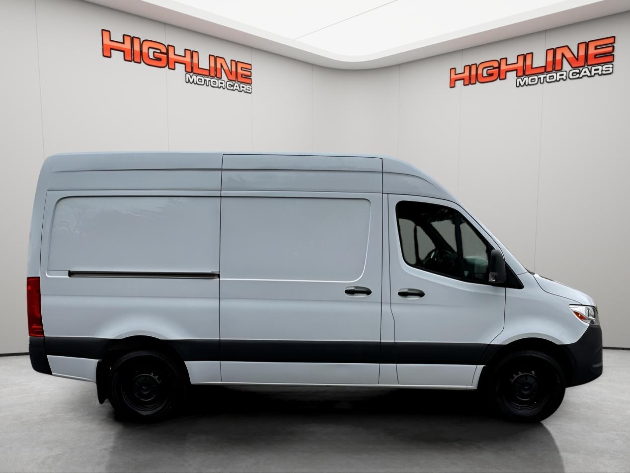 Mercedes-Benz Sprinter Cargo Van 1500 Standard Roof I4 144" RWD 2021