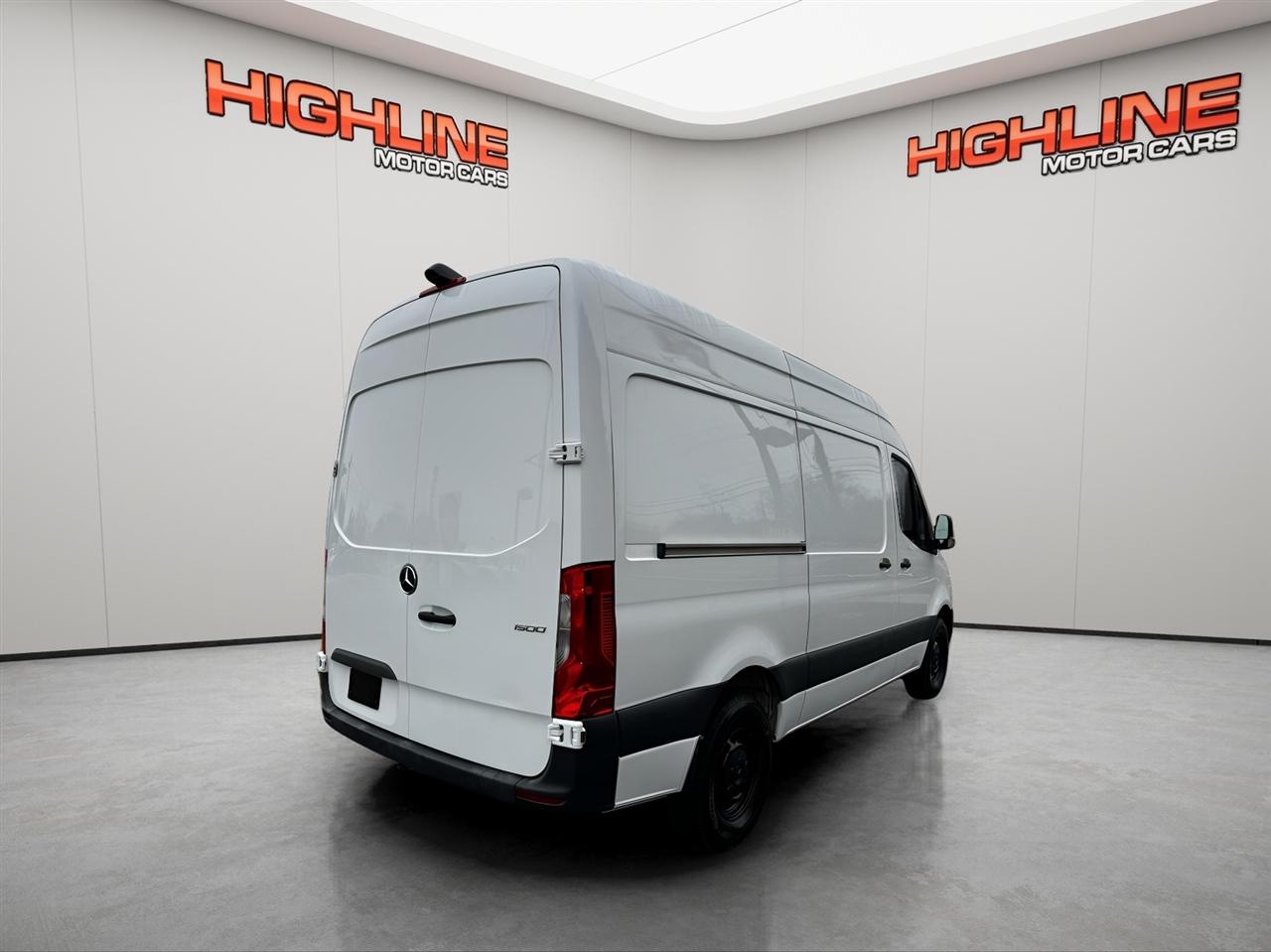 Mercedes-Benz Sprinter Cargo Van 1500 Standard Roof I4 144" RWD 2021