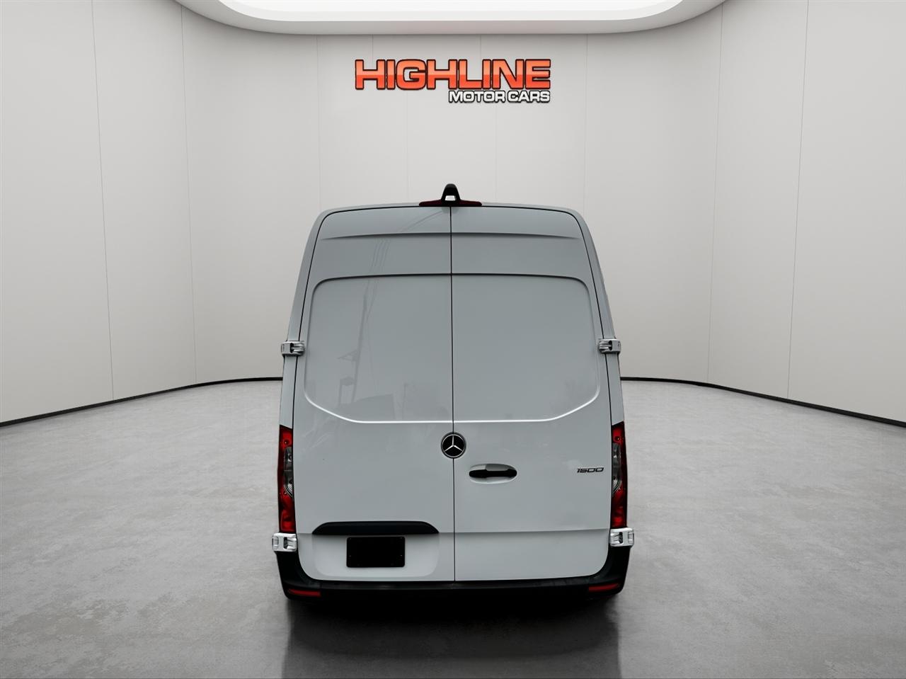 Mercedes-Benz Sprinter Cargo Van 1500 Standard Roof I4 144" RWD 2021