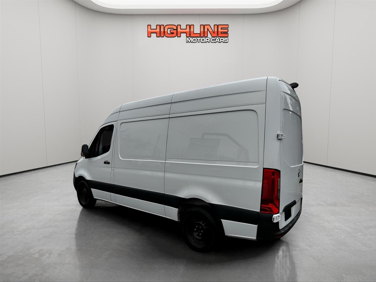 Mercedes-Benz Sprinter Cargo Van 1500 Standard Roof I4 144" RWD 2021